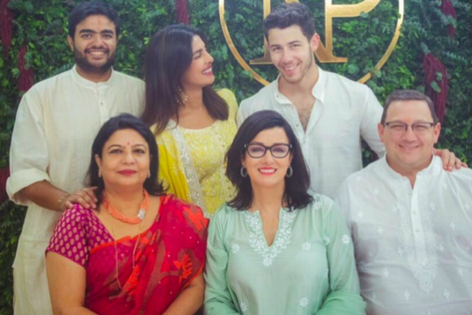 Twitter/@nickjonas