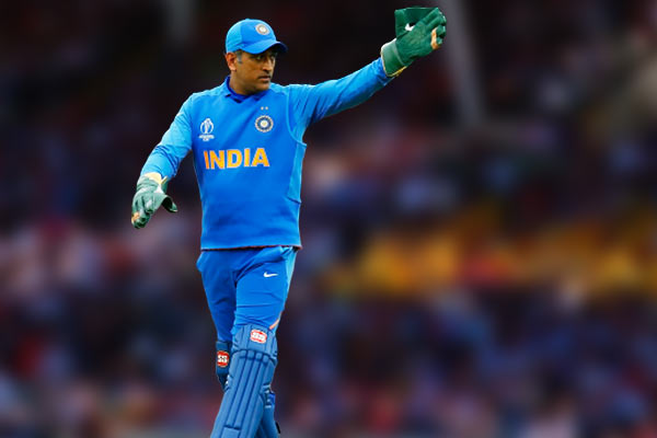 shane watson commenting to ms Dhoni shane watson commenting to ms Dhoni