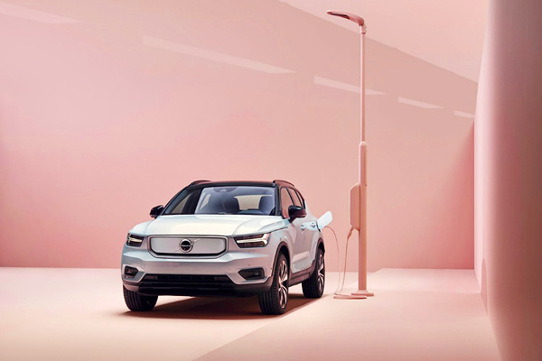 Volvo ने पेश की Fully Electric कार XC40 Recharge, सिंगल चार्ज पर चलेगी 400 किलोमीटर