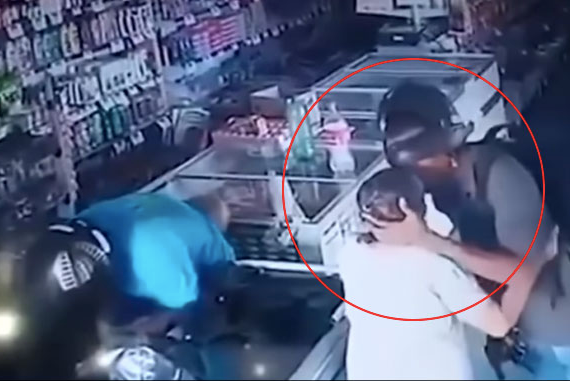 Footage of robbery in a Brazilian medical store goes viral Footage of robbery in a Brazilian medical store goes viral