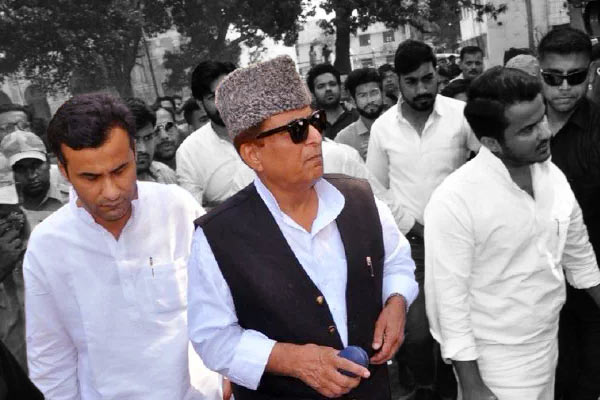 Fake booth agents were caught near the house of SP MP Azam Khan Fake booth agents were caught near the house of SP MP Azam Khan