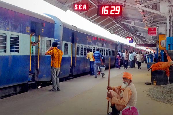 Platform tickets will not be available at these stations in Delhi Platform tickets will not be available at these stations in Delhi