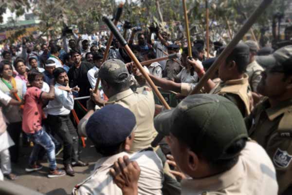 Lathicharge in PoK's Muzaffarabad rally Lathicharge in PoK's Muzaffarabad rally