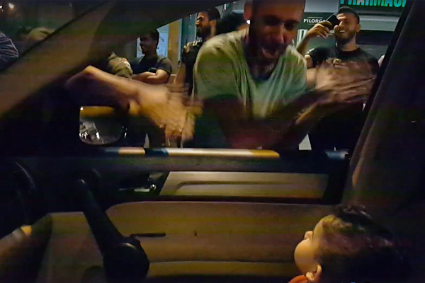 Little Robin, trapped in a jam in Lebanon, protesters sang 'Baby Shark' Little Robin, trapped in a jam in Lebanon, protesters sang 'Baby Shark'