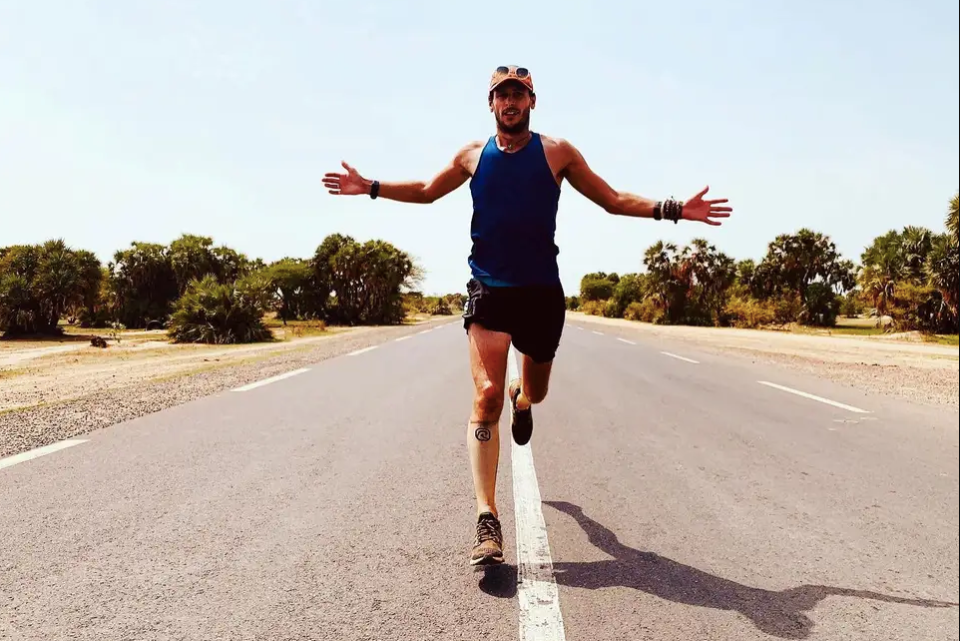 A UK man Nick Butter is now the 1st person to complete a marathon A UK man Nick Butter is now the 1st person to complete a marathon