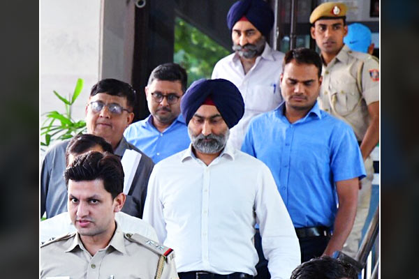 ED arrested Malvinder Singh and Sunil Godhwani ED arrested Malvinder Singh and Sunil Godhwani