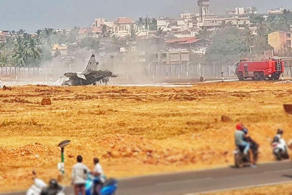 Today Indian Air Force fighter aircraft MiG 29K crashes in Goa Today Indian Air Force fighter aircraft MiG 29K crashes in Goa