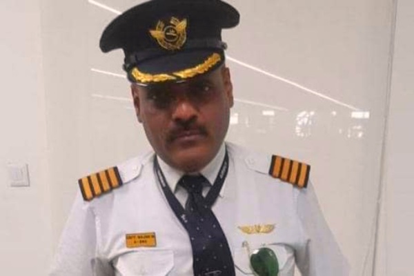 Fake pilot arrested at Delhi airport, fake card recovered Fake pilot arrested at Delhi airport, fake card recovered