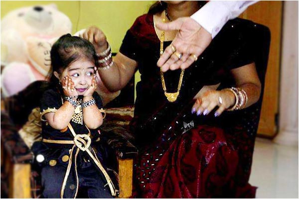 Burglars barged inside the home of the world's shortest woman Jyoti Amge Burglars barged inside the home of the world's shortest woman Jyoti Amge