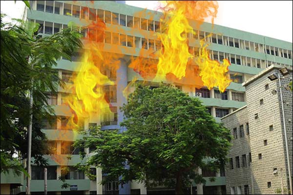 Sales Tax office in ITO under fire, 5 fire tenders at spot Sales Tax office in ITO under fire, 5 fire tenders at spot