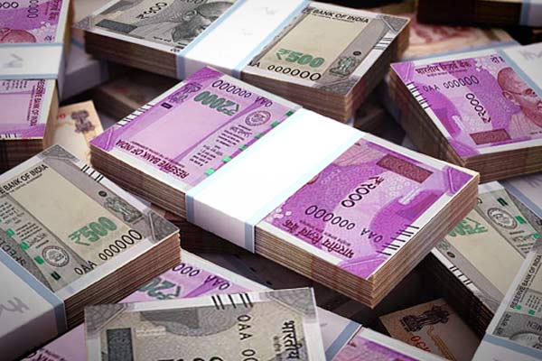 When bundles of notes suddenly started falling from a building in Kolkata When bundles of notes suddenly started falling from a building in Kolkata
