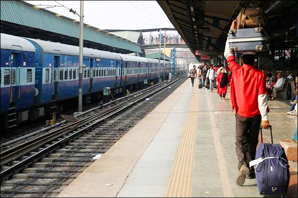 Charge will be charged for catching a train from a smart station Charge will be charged for catching a train from a smart station