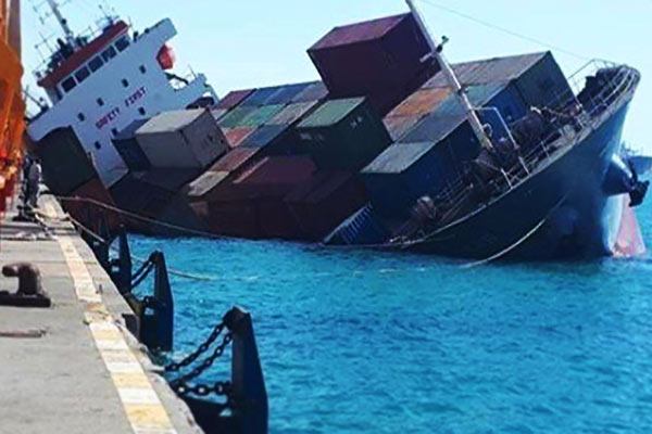 Hong Kong's water ship abducted, 18 Indians boarded Hong Kong's water ship abducted, 18 Indians boarded