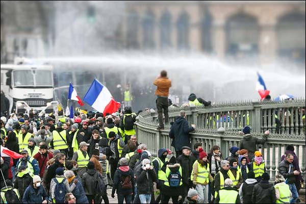 The biggest ever performance in France took place on Thursday The biggest ever performance in France took place on Thursday