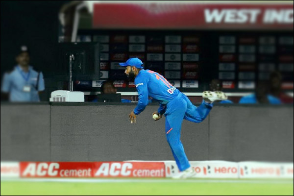 Kohli caught a catch in Superman style Kohli caught a catch in Superman style