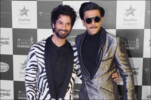 Shahid Kapoor Leaves Award Show In A Fit Of Anger Shahid Kapoor Leaves Award Show In A Fit Of Anger