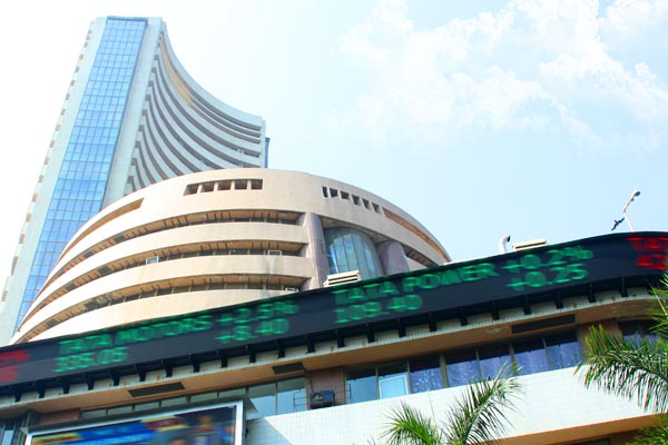 Sensex jumps to 41800 for the first time with a 100 point jump Sensex jumps to 41800 for the first time with a 100 point jump