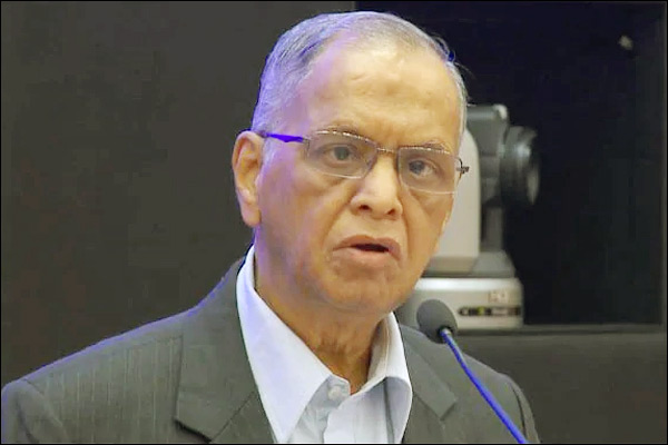Not used to delays Infosys founder Narayan Murthy during his speech Jeff Bezos present Not used to delays Infosys founder Narayan Murthy during his speech Jeff Bezos present