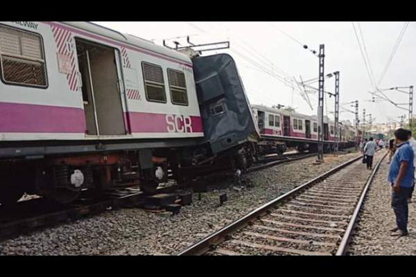 Mumbai-Bhubaneswar Lokmanya Tilak Terminus Express derails 40 injured Mumbai-Bhubaneswar Lokmanya Tilak Terminus Express derails 40 injured