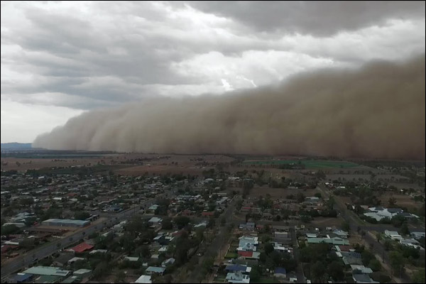 Huge dust storms in Australia hit central New South Wales Huge dust storms in Australia hit central New South Wales