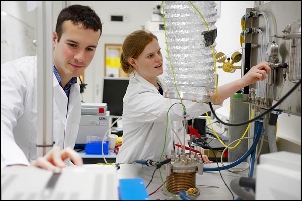 European Space Agency opens plant to turn moondust into oxygen European Space Agency opens plant to turn moondust into oxygen