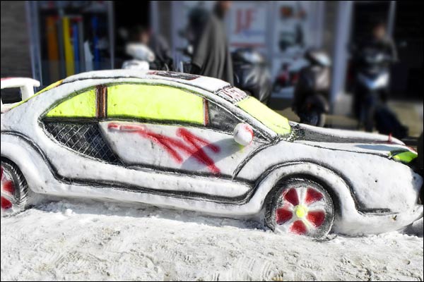 Kashmiri youth crafts snow car in Srinagar Kashmiri youth crafts snow car in Srinagar