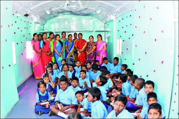 Railways converted 2 old coaches into colorful classrooms in Mysore Railways converted 2 old coaches into colorful classrooms in Mysore