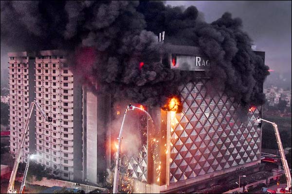 4-story building fire 300 crore ashes traders wept 4-story building fire 300 crore ashes traders wept