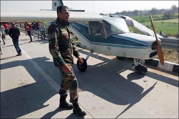 Aircraft makes emergency landing on Eastern Peripheral Expressway Aircraft makes emergency landing on Eastern Peripheral Expressway
