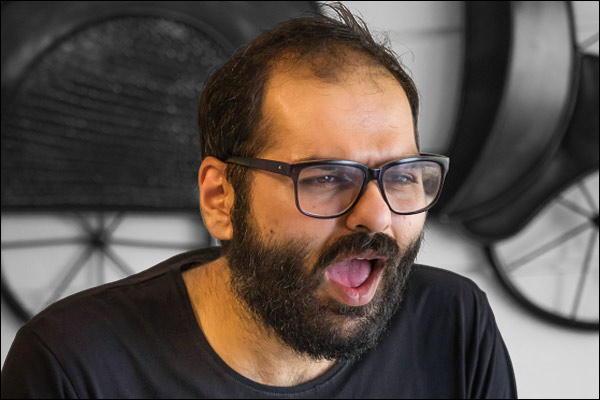 comedian heckles a nationalist news anchor and riles the Indian government comedian heckles a nationalist news anchor and riles the Indian government