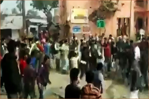 CAA supporters clash in Bihar Sitamarhi CAA supporters clash in Bihar Sitamarhi