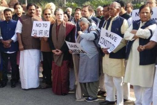 Women continue to protest against CAA and NRC at Lucknow Clock Tower Women continue to protest against CAA and NRC at Lucknow Clock Tower