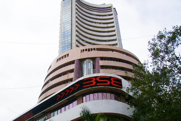 Sensex falls by over 600 points and Nifty slips below 11800 pts Sensex falls by over 600 points and Nifty slips below 11800 pts