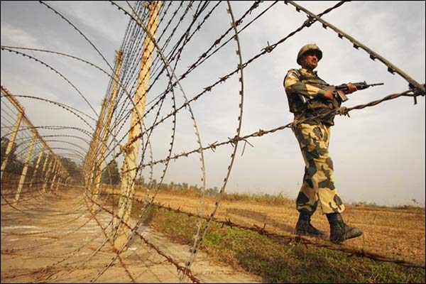 200 Pakistani Hindus cross Attari Wagah border and some say will seek asylum 200 Pakistani Hindus cross Attari Wagah border and some say will seek asylum