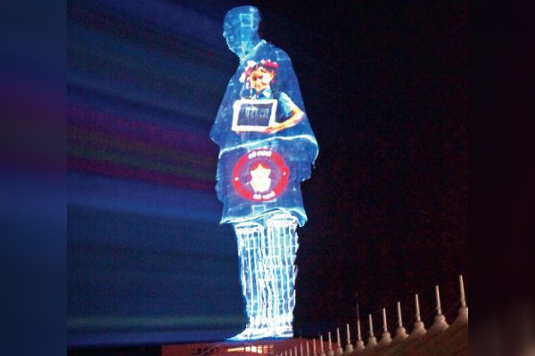 Statue of Unity illuminated gave message of Beti Bachao and Beti Padhao Statue of Unity illuminated gave message of Beti Bachao and Beti Padhao