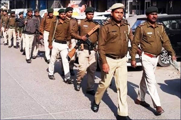 Firing in Delhi 4 rounds of firing took place before voting Firing in Delhi 4 rounds of firing took place before voting