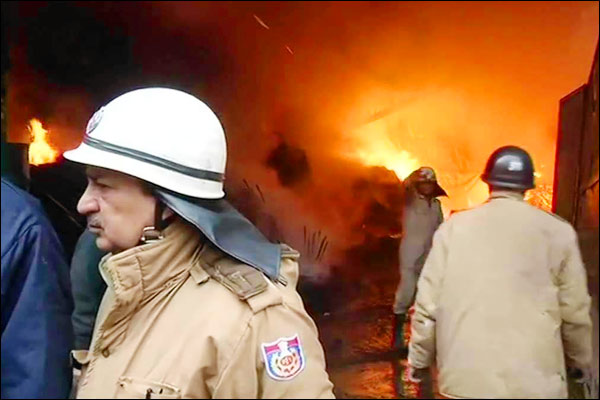 Fire in spare parts factory 17 fire engines reached the spot Fire in spare parts factory 17 fire engines reached the spot