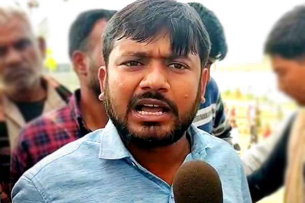 Slippers were thrown at Kanhaiya Kumar in public meeting Slippers were thrown at Kanhaiya Kumar in public meeting