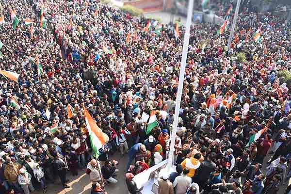 Thousands of protestors march in Chennai against CAA and sing national anthem Thousands of protestors march in Chennai against CAA and sing national anthem