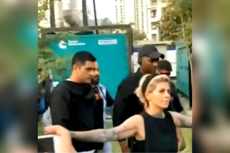 Watching Dhoni surrounded by fans celebrity hair stylist becomes his bodyguard video viral Watching Dhoni surrounded by fans celebrity hair stylist becomes his bodyguard video viral