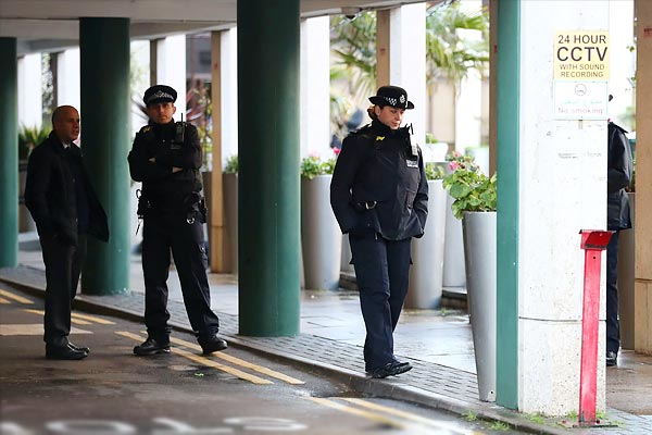 Knife in central London mosque, 1 person injured, suspect arrested Knife in central London mosque, 1 person injured, suspect arrested