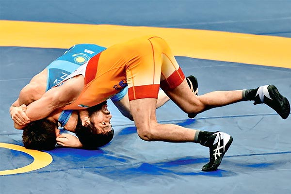 Ravi Dahiya won gold in Asian Wrestling Championship final while Poonia had to settle for silver Ravi Dahiya won gold in Asian Wrestling Championship final while Poonia had to settle for silver