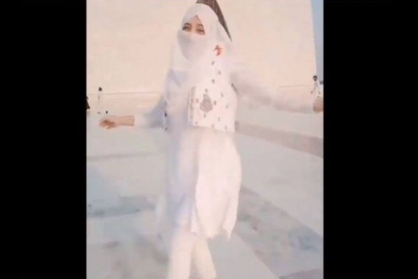 Dance of the girl on Jinnah tomb a ruckus in Pakistan Dance of the girl on Jinnah tomb a ruckus in Pakistan