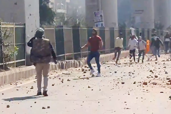 Stone-pelting in Delhi over new CAA protest Stone-pelting in Delhi over new CAA protest
