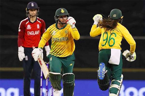SA hold nerve to beat England in Women T20 WC SA hold nerve to beat England in Women T20 WC