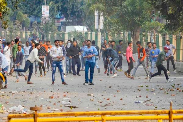 Nuisance in Delhi 5 metro stations closed curfew in 10 police station areas indefinitely Nuisance in Delhi 5 metro stations closed curfew in 10 police station areas indefinitely