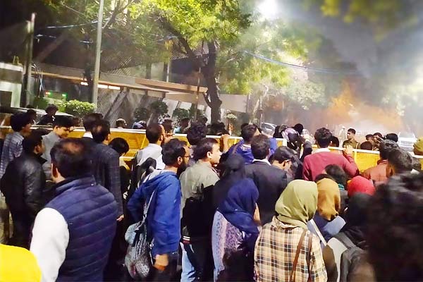 Jamia students demand CM Kejriwal to act against perpetrators Jamia students demand CM Kejriwal to act against perpetrators