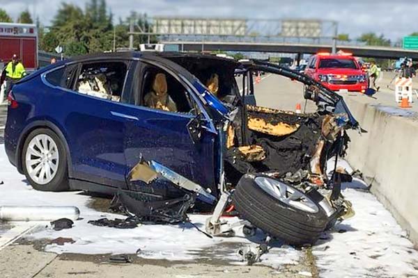 Tesla Autopilot distracts driver, causes fatal crash Tesla Autopilot distracts driver, causes fatal crash