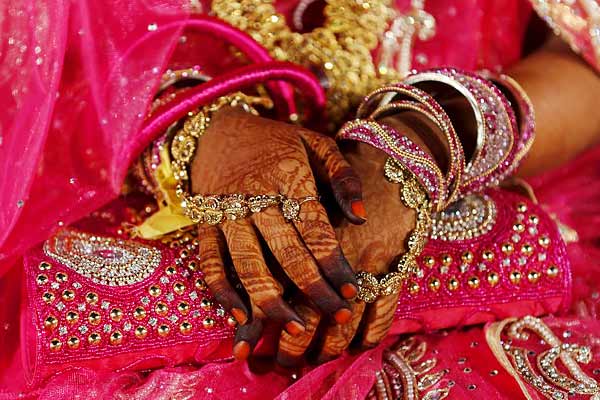 Groom Father Elopes with Bride Mother Forcing Wedding to be Called Off in Gujarat Groom Father Elopes with Bride Mother Forcing Wedding to be Called Off in Gujarat
