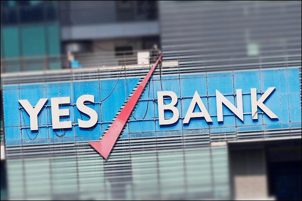 RBI imposes moratorium on Yes Bank limits withdrawals at Rs 50,000 RBI imposes moratorium on Yes Bank limits withdrawals at Rs 50,000